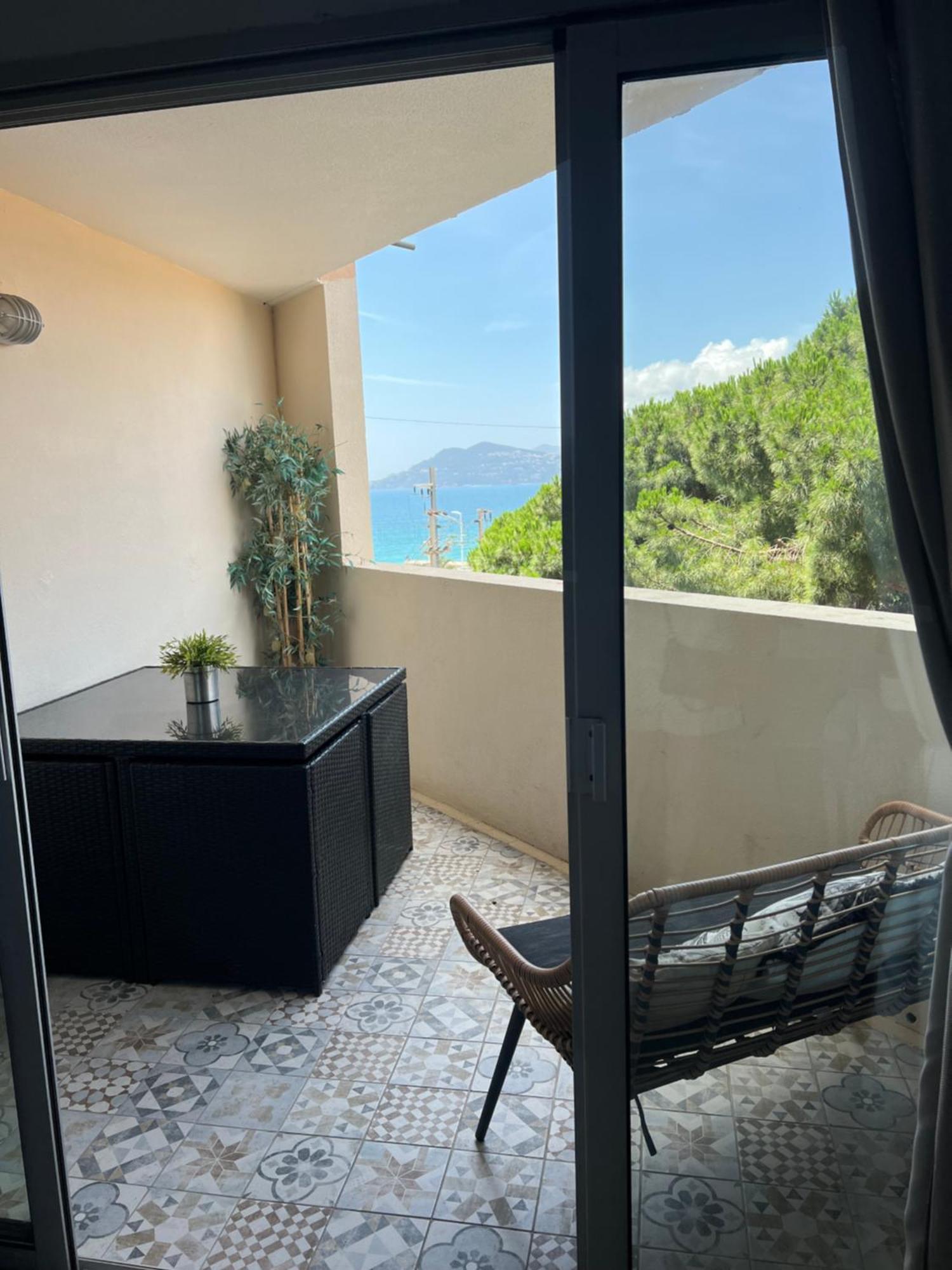 Joli 2 Pieces Aux Pieds Des Plages Cannes Exterior photo